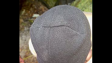 Image Broderagem com o marginal ativo e gato do olho verde no meio do mato nas trilhas de uma praia linda demais