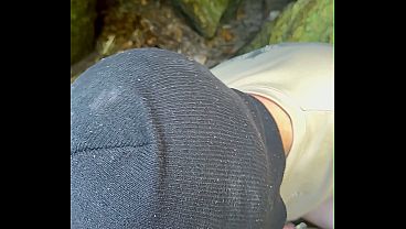 Image Dois ativos se pegando nas trilhas da praia