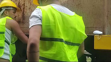 Image OS OPER&Aacute_RIOS PEGARAM PESADO NA HORA DO ALMO&Ccedil_O FIZERAM UMA SURUBA COM MUITO LEITE E FUDE&Ccedil_&Atilde_O