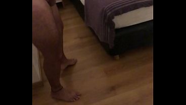 Image Me chamaram para uma partida de LOL e fuderam a esposa gostosa do amigo.