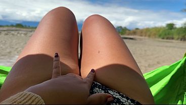 Image te imaginas un dia encontrarme en la playa mientras me masturbo y que te invite a chuparmela