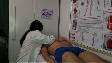 Image Enfermeira fica excitada ao ver ere&ccedil_&atilde_o do paciente