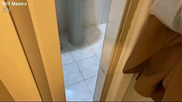 Image Peguei minha priminha angolana tomando banho, fiquei com o mastro dur&atilde_o e acabei comendo muito o bucet&atilde_o dela.