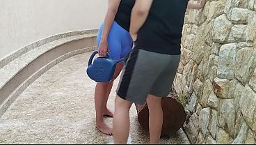Image Madrasta fazendo sexo com enteado no quintal enquanto o marido est&aacute_ no trabalho