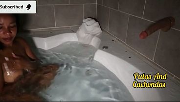 Image Puta callejera follando con un gringo en un motel