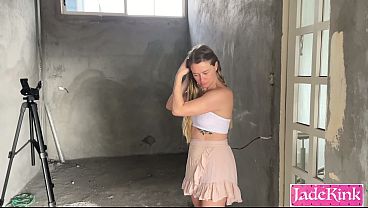 Image Amateur exhibitionist couple fucking on a construction site