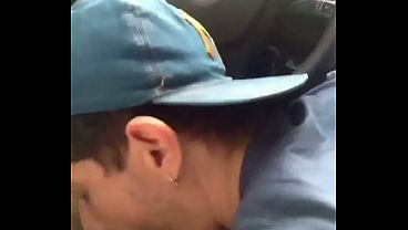 Image AUMENTA O SOM - Chupei o pau do motorista do uber no meio da rua