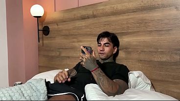 Image Mi hermanastra entra a mi habitaci&oacute_n sin avisar... terminamos follando fuertemente