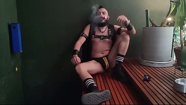 Image Roqueiro marrento me fudeu enquanto fumava.