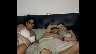 Image Mi cu&ntilde_ado acostado y se la chupo cuando descansa