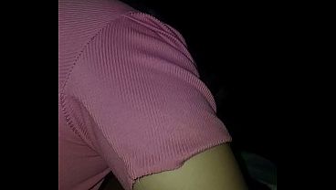 Image Invito a mi mejor amiga a ver peliculas y termina mamandome la polla hasta tragarse mi semen!!