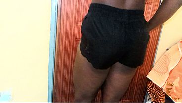 Image Une jeune femme africaine invite un Sugar Daddy dans sa chambre