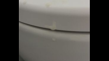 Image WATCHING PORN AND CUMMING IN THE BATHROOM AT MY WORK