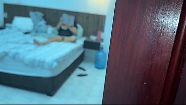 Image ENCUENTRO A MI MADRASTRA LEYENDO SIN ROPA INTERIOR Y TERMINO METIENDOLE LA POLLA ATRAVESANDO SU UTERO