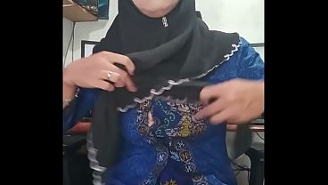 Image Hijab Tgirl Masturbating To Orgasm