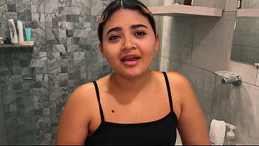 Image Hermanastra Insegura por sus Tetas Peque&ntilde_as Termina Follando con su Hermanastro