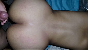 Image COGIENDO A MAM&Aacute_ SOLTERA MIENTRAS SUS HIJOS JUEGAN EN EL PATIO!!! CULONA LATINA EN CUATRO! PUTA MOROCHA!!