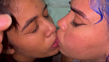 Image Levei minha meia-irm&atilde_ pro meu namorado comer e ele gozou na nossa boca