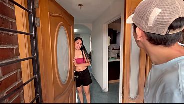 Image MI VECINO CALIENTE ESTABA SOLO FUERA DE MI CASA Y LO INVITE A ENTRAR PARA QUE ME PUDIERA FOLLAR MUY RICO SEXO CASERO