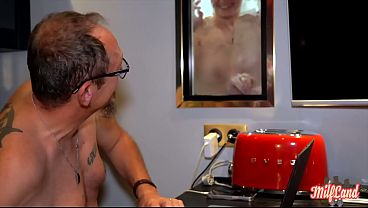 Image Rubis et Stella, deux belles coquines, se d&eacute_vorent la chatte