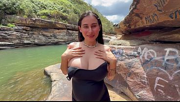 Image EMBARAZADA CON GANAS DE SEXO EN EL RIO TERMINA FOLLANDO FUERTE AL AIRE LIBRE