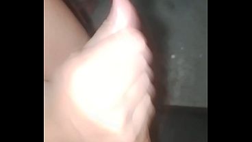 Image mamasita me encuentra desnudo viendo porno y se calienta tanto que decide terminar ella haciendome una rica paja hasta el final