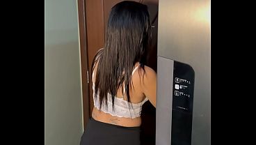 Image Fui visitar a esposa novinha do meu amigo de 18 anos e ela estava me esperando de langerie