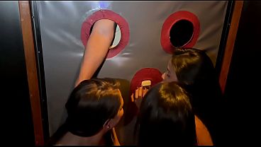 Image QUATRO IRM&Atilde_S SAFADAS V&Atilde_O A CASA DE SWING E TRANSAM COM DESCONHECIDOS SEM CAMISINHA NO GLORY HOLE COM DIREITO A GOZADA NA BOCETINHA - COMPLETO NO RED
