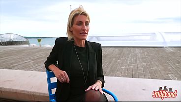 Image Anouk, &eacute_l&eacute_gante femme, recherche une bite bien veineuse