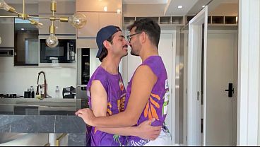 Image MARCOS GOIANO - NERD LEVANDO PICA DO FOLI&Atilde_O DE CARNAVAL - SEXO GAY SEM CAMISINHA - MARCOS GOIANO E KALLEL