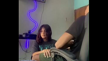 Image La vecina me aliviana de nuevo en mi cuarto mientras juego xbox