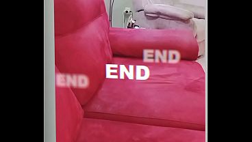 Image C&oacute_modamente en el sof&aacute_.