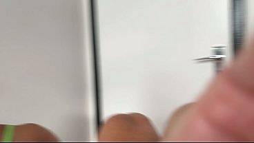 Image SaraDiamante fa divertire una coppia adulta facendosi sborrare nella figa