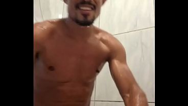 Image V&iacute_deo chamada com dotado tomando banho com Gozada