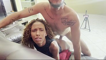 Image tirando a virgindade do cuzinho da vizinha e fazendo ela gritar e gemer gostoso