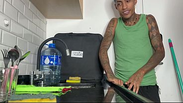 Image Cheguei do trabalho cansado e e a novinha de 18 aninhos quis me dar a boceta e o cozinho e fazendo chupeta