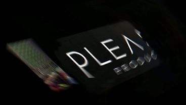 Image VENDEDORA GOSTOSA EM INTERVALO DAS VENDAS