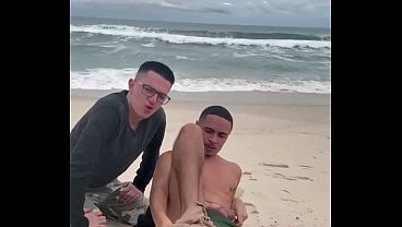 Image AGUENTANDO A PICA DO MARRETA SEM RECLAMAR