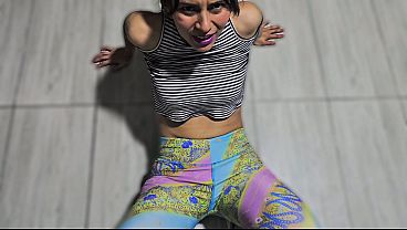 Image Decidi ejercitarme pero mi hermanastro se puso tan cachondo al ver mi culo que me follo para hacer mas ejercicio