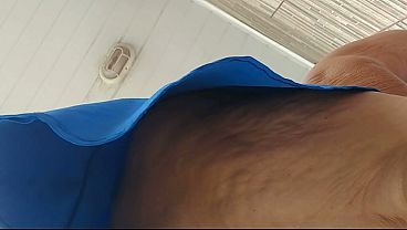 Image Deixe meu celular gravando a minha madrasta enquanto limpava a cal&ccedil_ada em p&uacute_blico.