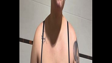 Image grabanda por primera vez en el ba&ntilde_o publico