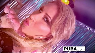 Image Hot stripper decides to make herself cum by her pole