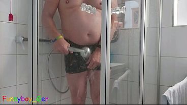 Image In the hotel shower: Washing, shaving and jerking off a thick cock. (S)