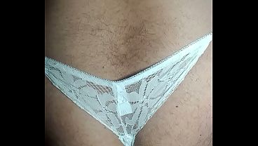 Image La maestra de yoga Lizzana, ensuciando tangas con su cochina verga