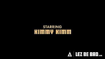 Image LEZ BE BAD - Petite Kimmy Kimm Gives Naturally Stacked Roxie Sinner Romantic Soapy Bubble Bath Fuck