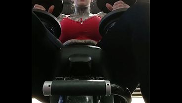 Image Melody Radford shows off hot body at the gym