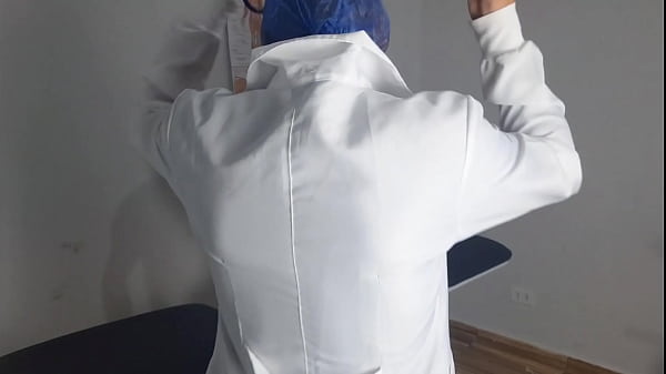 Image Meu ginecologista brinca com minha buceta!