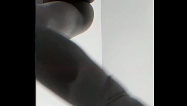 Image Novinha safada gozando enquanto senta na rola com dedo no cu | Fernanda Ribeiro |