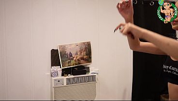 Image Petite Teen Ryder Rey visiting Celtic IRON in Beverly Hills Loads 3 & 4