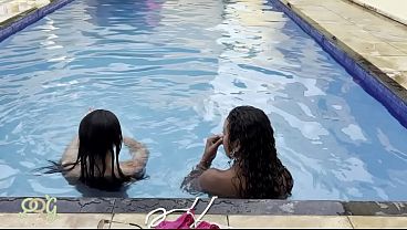 Image Quando minha amiga me chama pra fuder na piscina eu n&atilde_o resisto